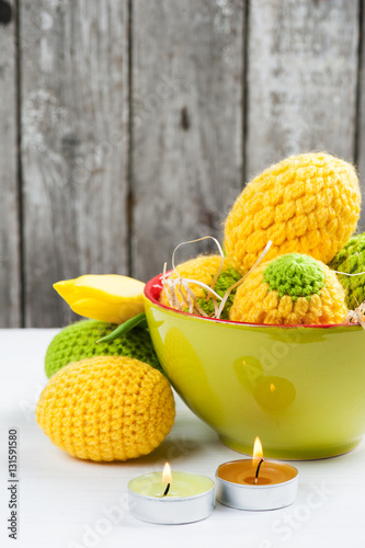 Tableau sur toile Green yellow crocheted easter eggs