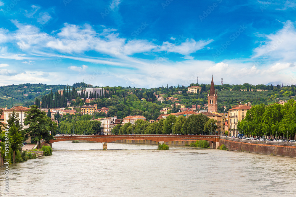 Obraz premium Adige River in Verona