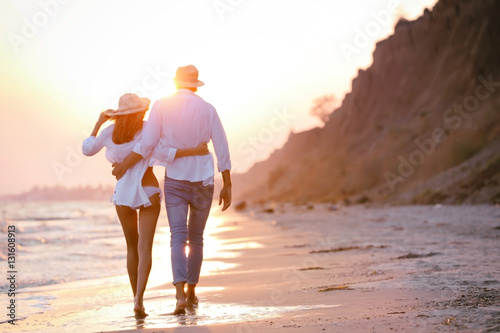 Photography Young happy couple on seashore