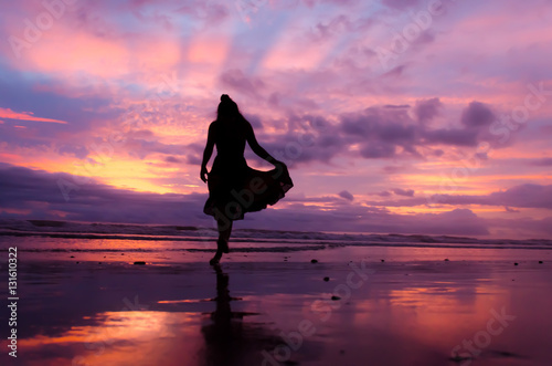 Contemplando el Atardecer photo
