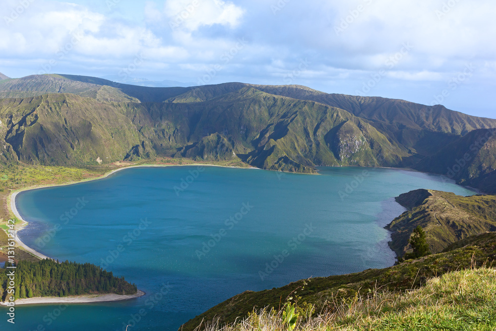 Obraz premium Lake Fogo, Sao Miguel Island, Azores, Portugal. Lagoa do Fogo (Lake of Fire) is the highest lake of Sao Miguel island and surrounded by Natural Reserve.