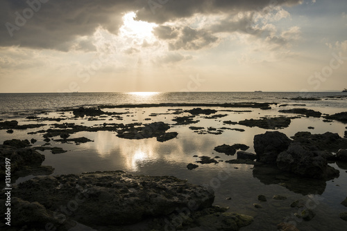 沖縄・瀬長島の海岸の夕景 © varts