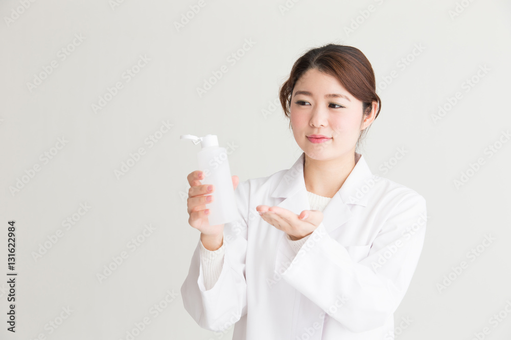 女性医師・白バック 女性医師・白バック