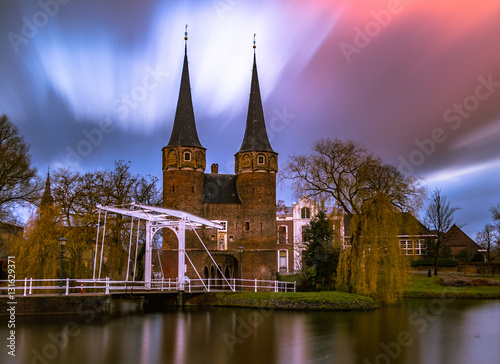 The bridge is part of the 1514 Oospoort in Delft in the Netherlands and used to close the gate. The current bridge was originally designed in 1867