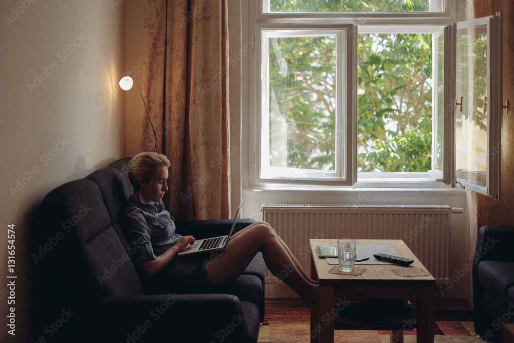 © listercz - with laptop in living room