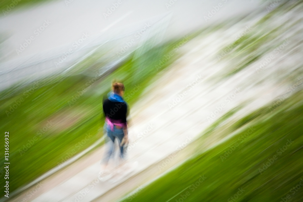 Obraz premium Young woman on walk.