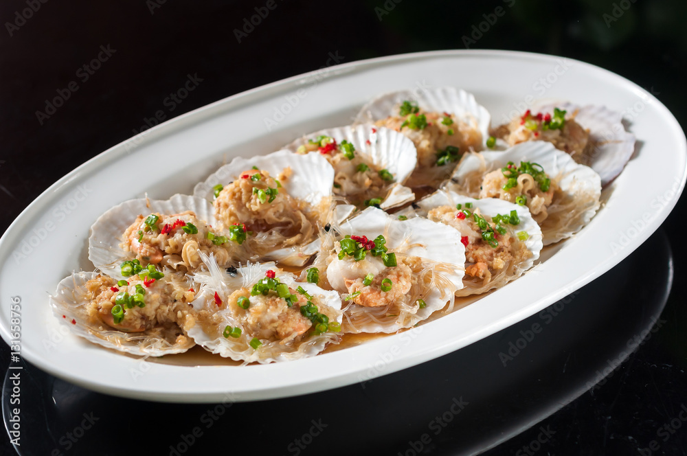 Steamed scallop with garlic and rice noodles Steamed scallop with garlic and rice noodles
