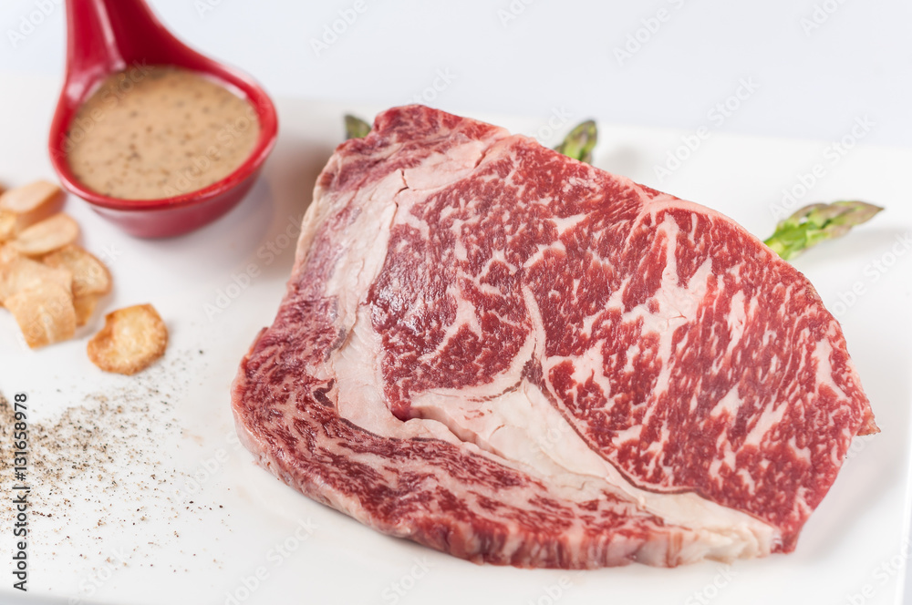 Steak with asparagus, roast garlic