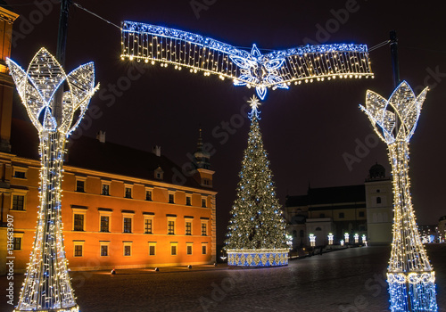Dekoracja świąteczna na Placu Zamkowym w Warszawie #131683907