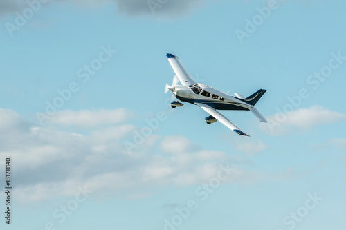 Single turboprop aircraft landing aircraft.