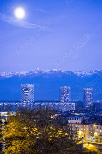 Grenoble de nuit