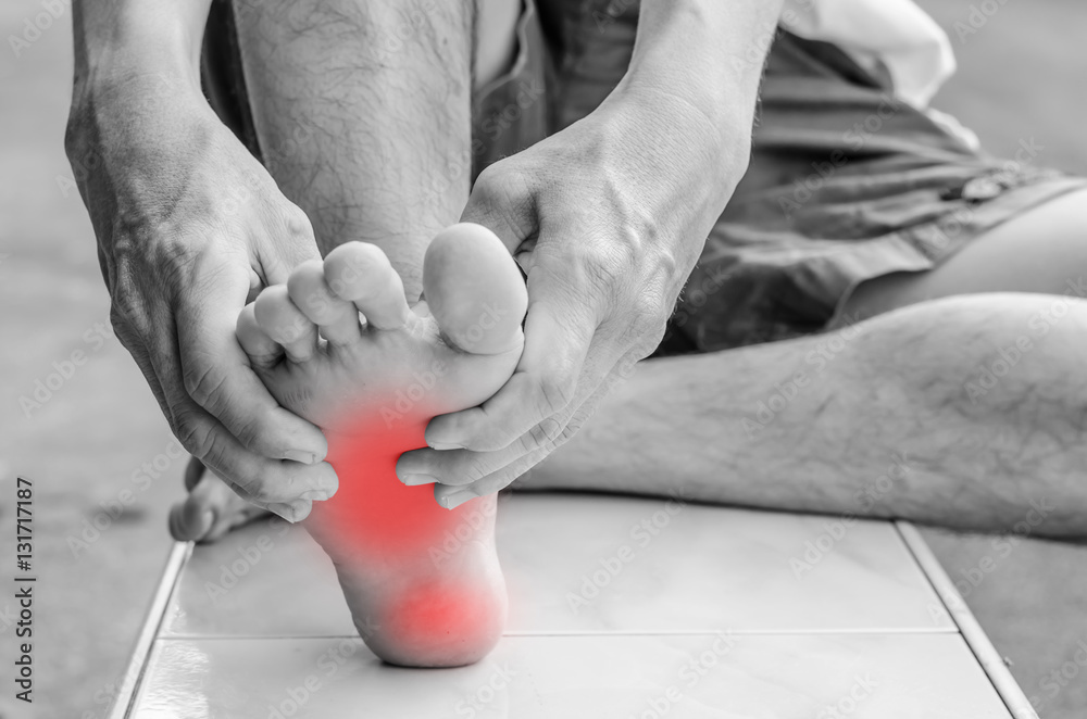 Φωτογραφία Pain in the foot. Massage of male feet. Pedicures.