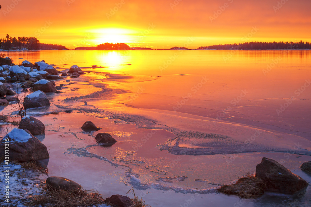 Рассвет на полуострове Кейлалахти в Хельсинки, Финляндия