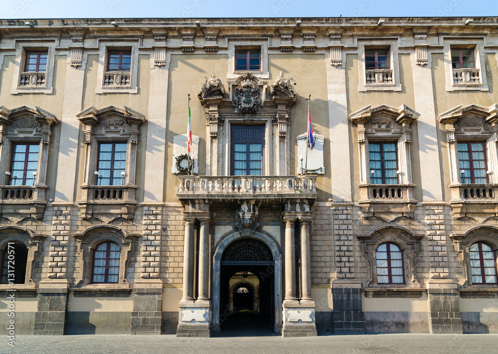 Obraz premium Cathedral Square with Town Hall building in Catania, Sicily, Italy.