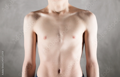 torace magrissimo maschile photo