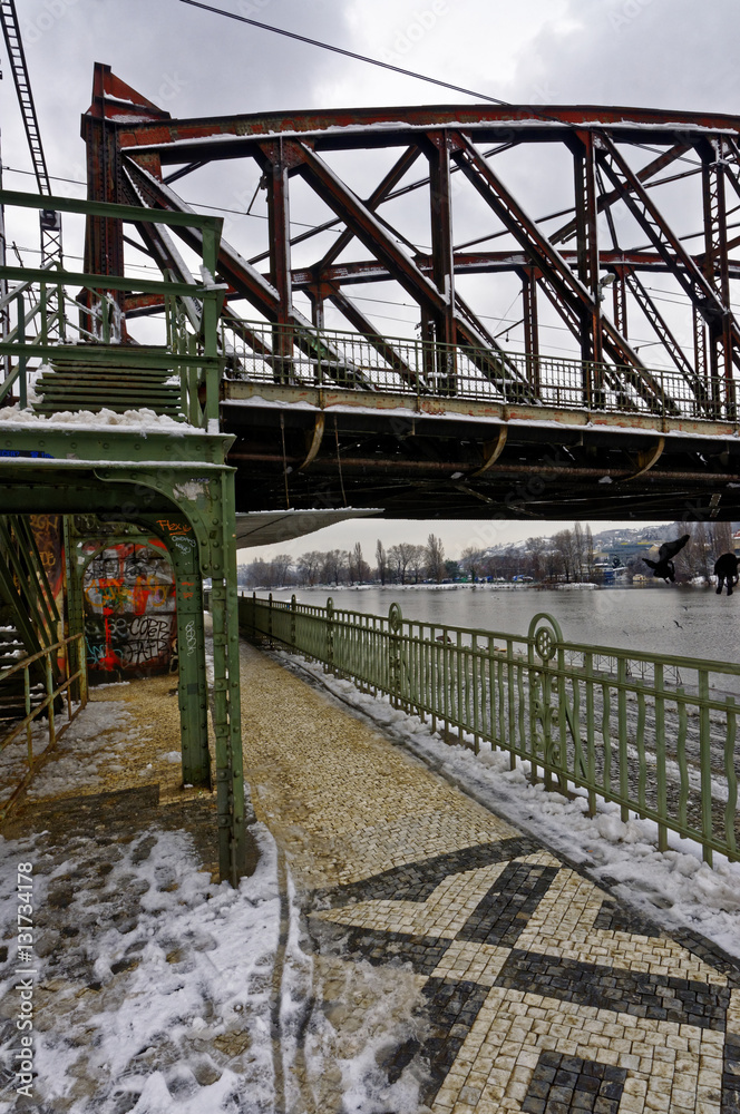 Obraz premium Vertical shot capturing the climb up the harbour bridge