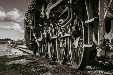 Fotobehang Trein Wielen van antieke stoomtrein detail  © funtozavr