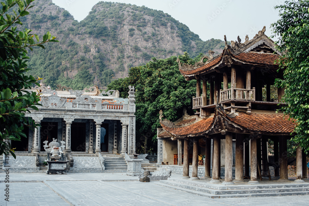 Naklejka premium Old vintage stone temples in Asia, mountains in the background, 