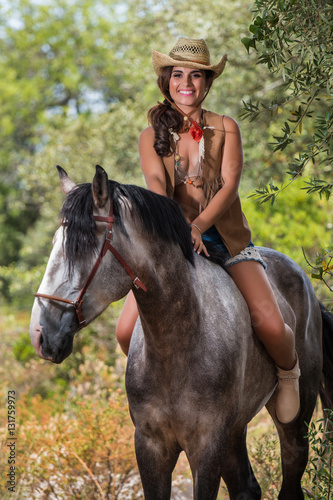 Beautiful girl and horse in nature © Mauro Rodrigues