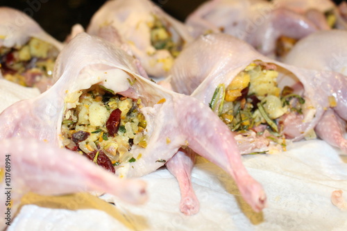 Quails stuffed for cooking