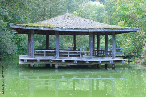 Gartenpavillon im Park photo