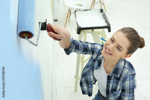 Beautiful young woman paint...