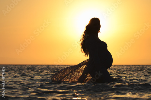 Maternity Silhouette © Michelle