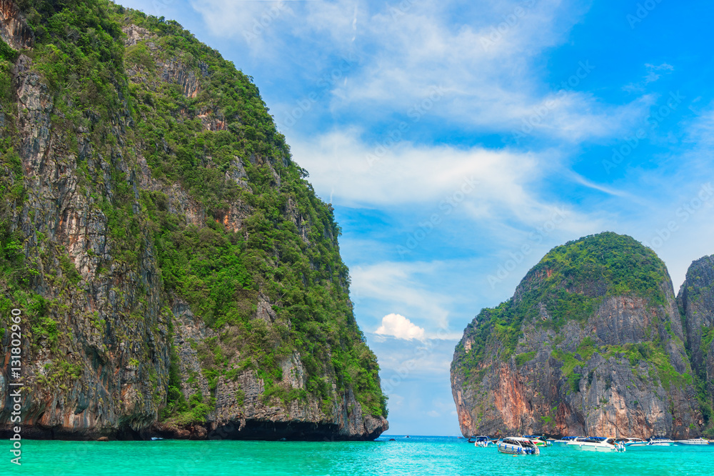 Obraz premium Phi Phi Leh island sea cliffs