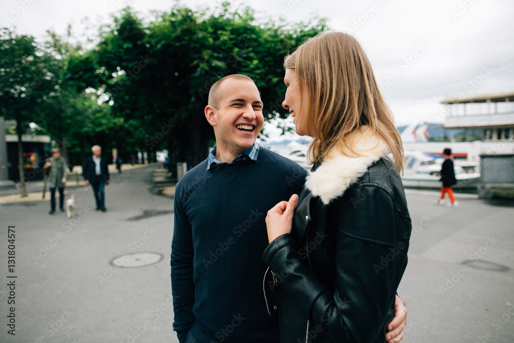 Obraz premium Happy couple. Young couple in love walking in city and smiling. Love story