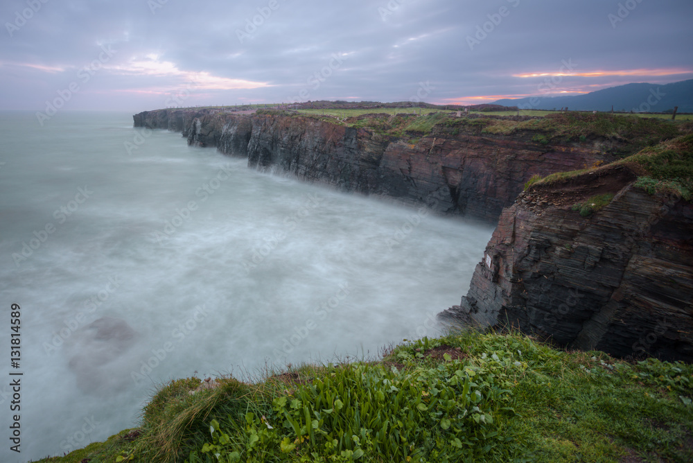 Obraz premium The high tide reaches the cliffs of the beach of As Catedrais