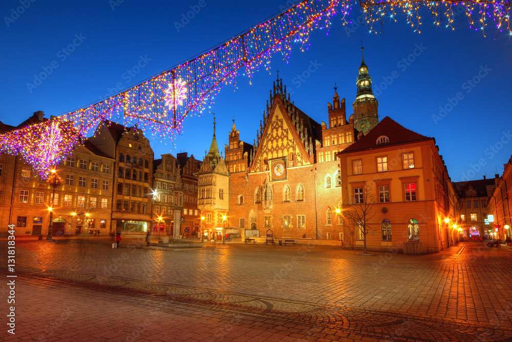 Rynek Wrocław kolorowe dekoracje na Boże Narodzenie