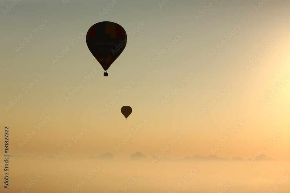 Naklejka premium ballons at sunrise