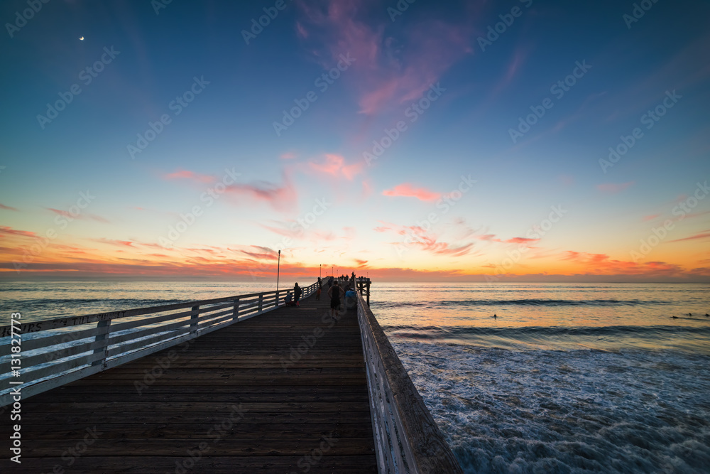 Fototapeta premium Różowy zachód słońca w Pacific Beach