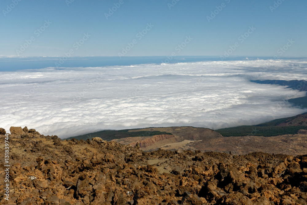 Obraz premium Mt Tiede Tenerife with Clouds and fog
