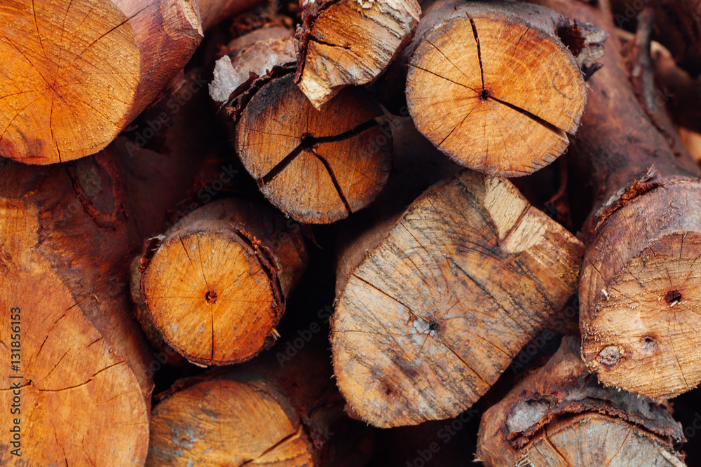 Naklejka premium Stacked old wooden lumber , closing up