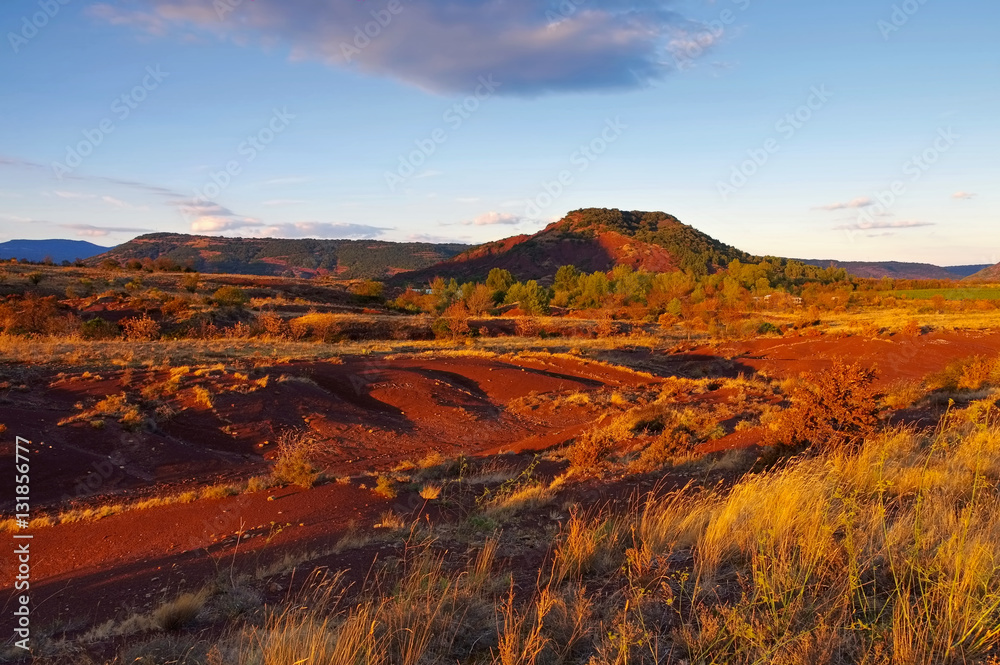 Naklejka premium Lac du Salagou Badlands - Badlands near Lac du Salagou in France