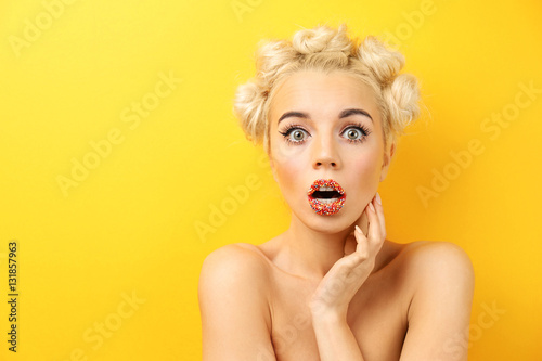Beautiful woman with fashio...