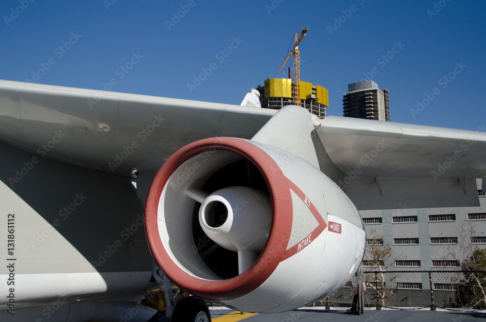 Obraz premium Details of military aircraft in aircraft carrier museum, San Die