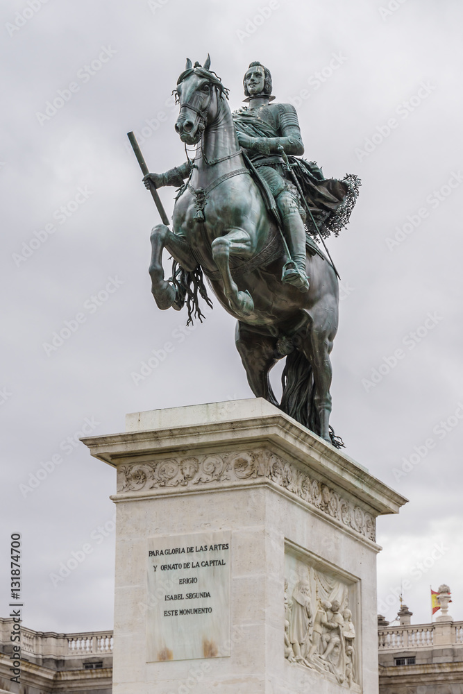Obraz premium Madrid Plaza de Oriente, Felipe IV monument. Madrid, Spain.