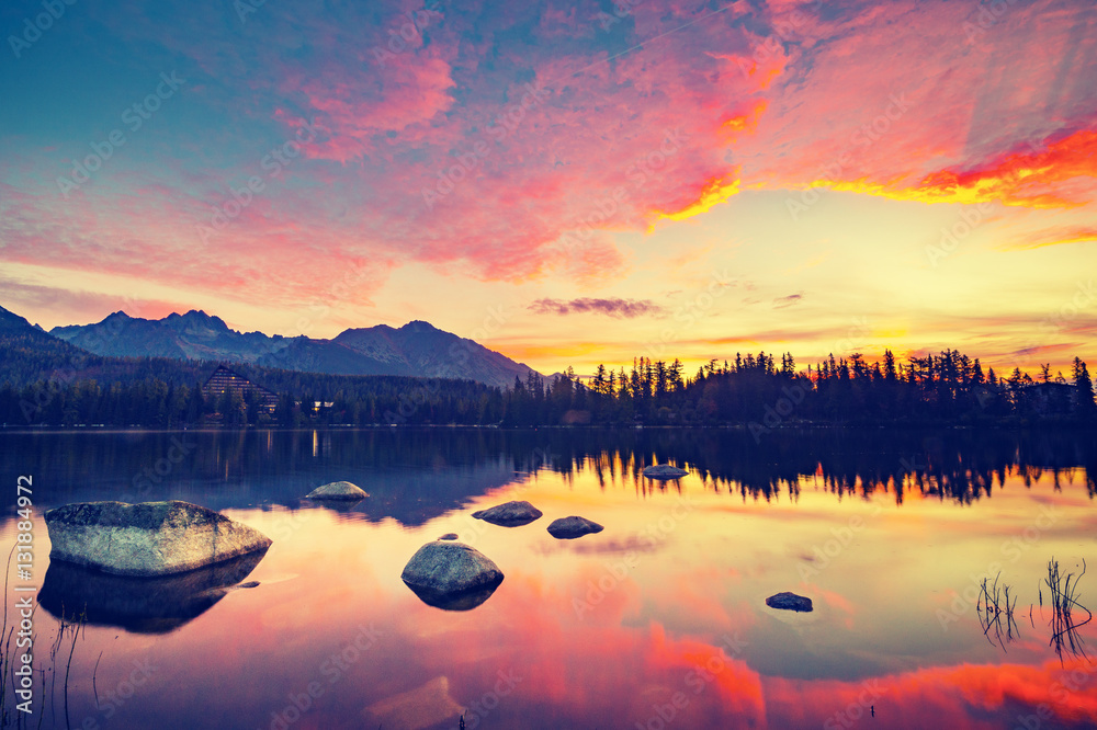 Fototapeta premium Panorama mountain lake, autumn, high-Tatry, Slovakia