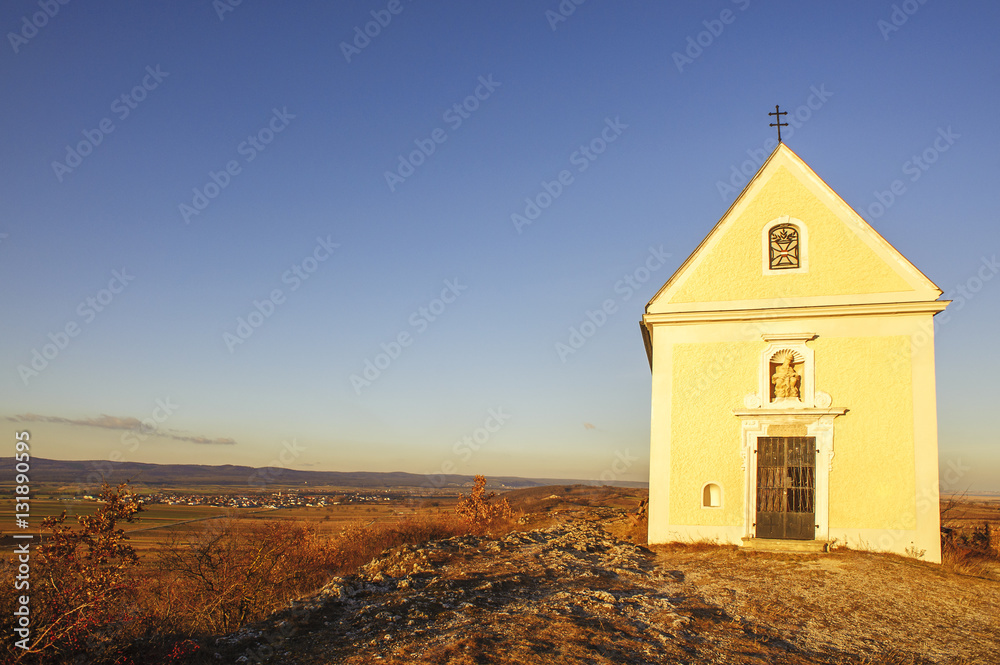 Kapelle am Kogl mit den Dörfern Oslip und Schützen im Hintergr