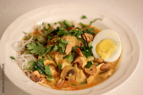 Burmese curried noodle soup - Kao Shwe