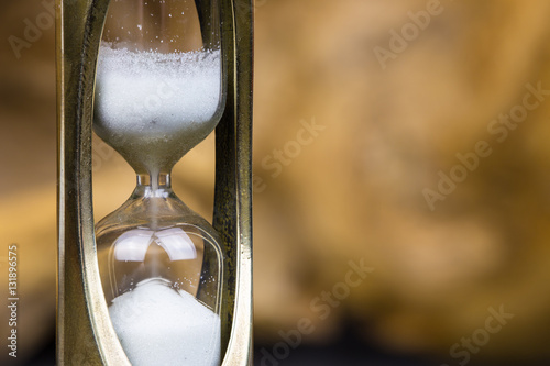 The time is measured with an hourglass