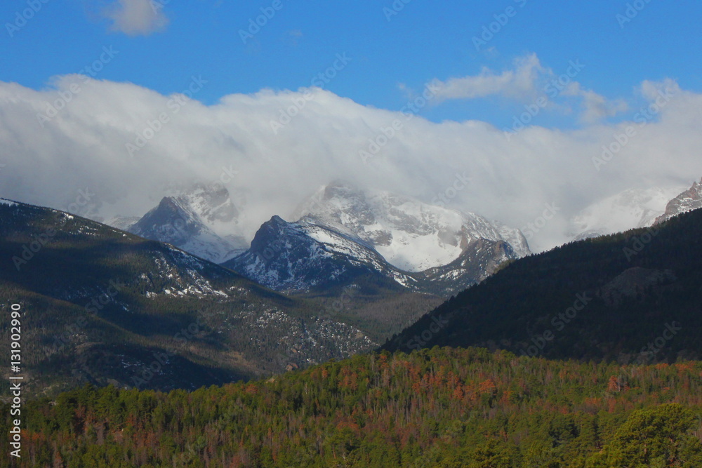 Fototapeta premium Snowcapped Mountains and Sky Scape