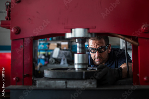mechaning using a hydraulic press photo