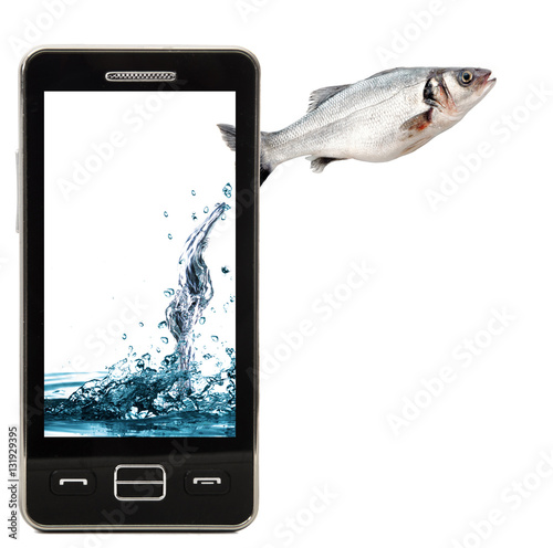 pesce che scappa da uno smartphone photo