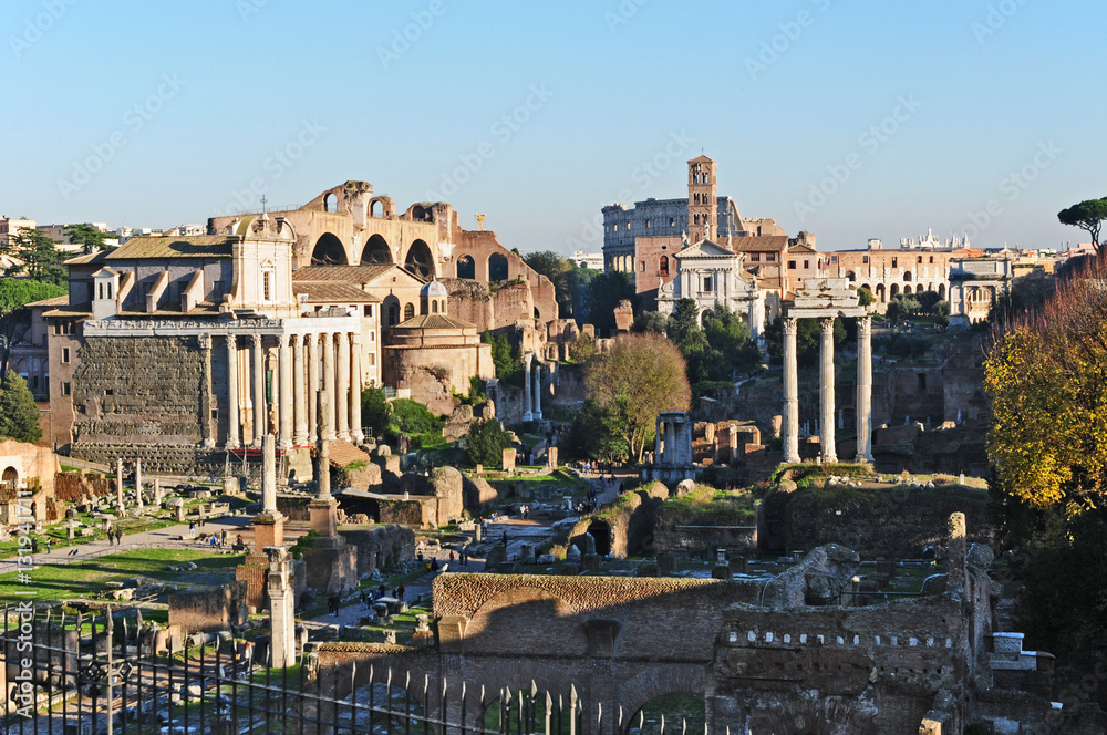 Roma, i Fori imperiali al tramonto
