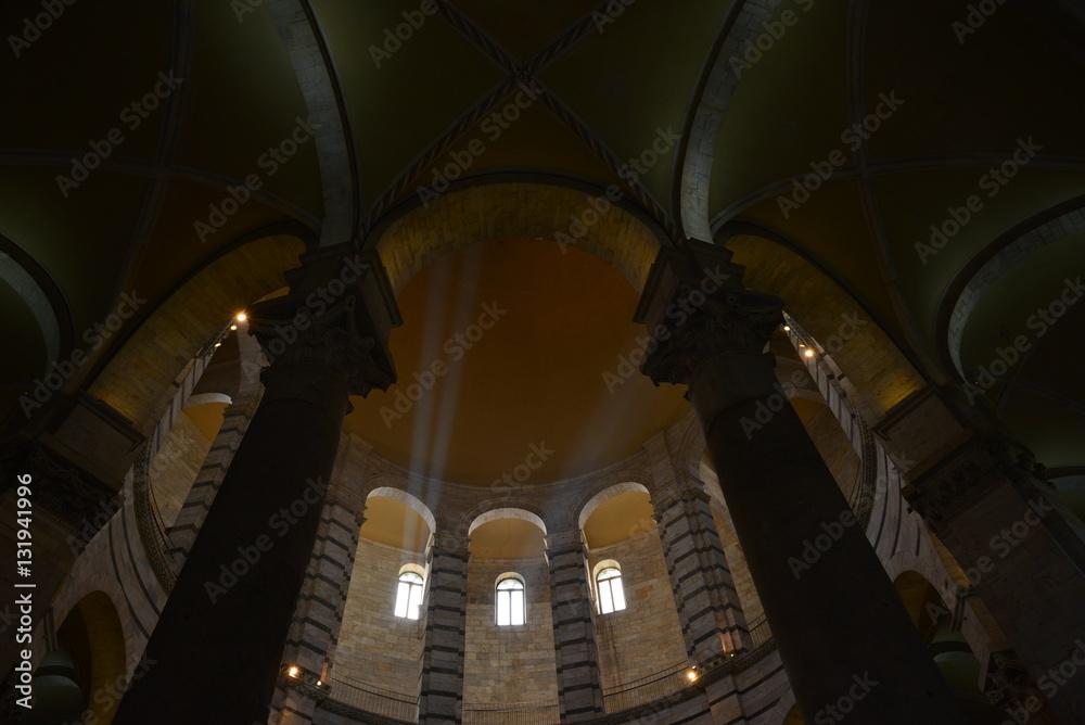 Innenraum-Kuppel Baptisterium (Pisa)