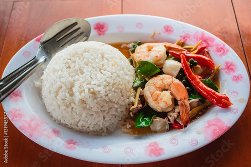 Fried spicy seafood and rice.