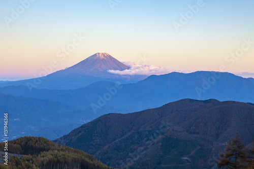 夕日を浴びた富士山 © photop5